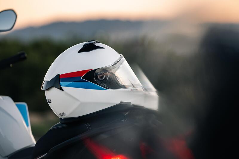 Nolan X-904 Ultra Carbon: l'evoluzione tecnologica del touring sportivo