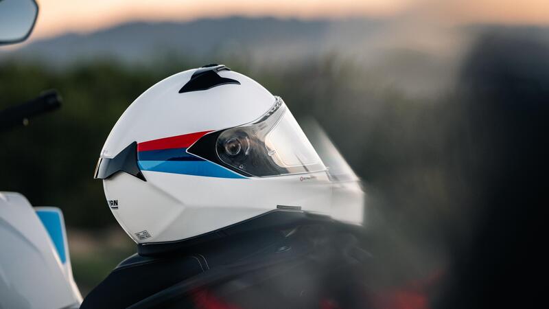 Nolan X-904 Ultra Carbon: l'evoluzione tecnologica del touring sportivo