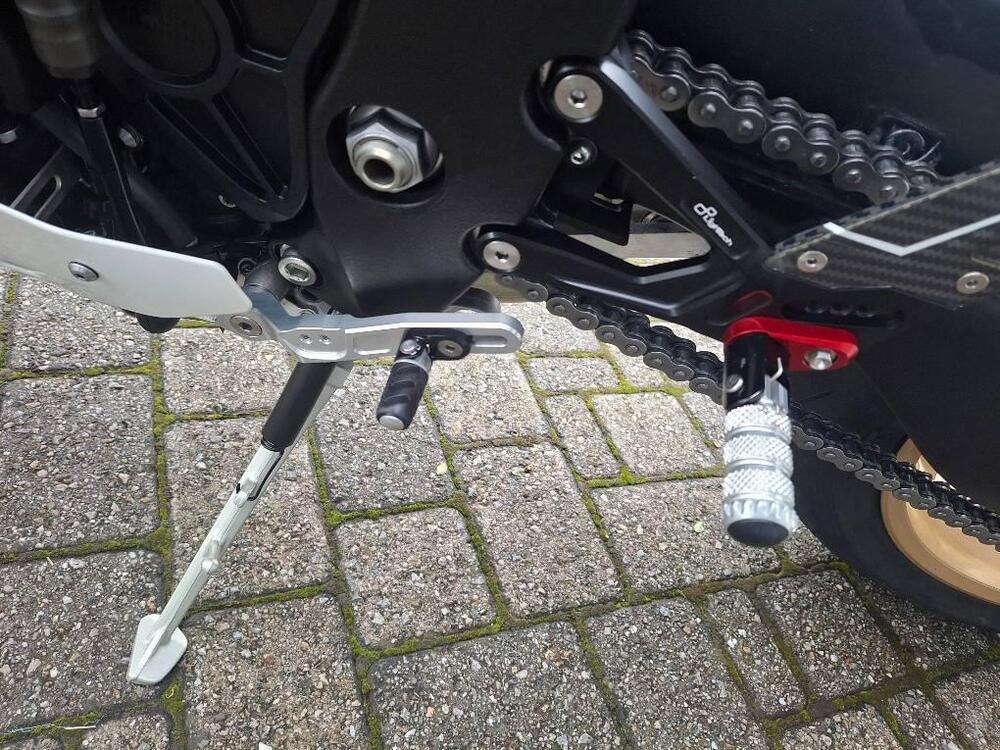 Yamaha YZF R1 World GP 60th Anniversary (2022 - 23) (16)