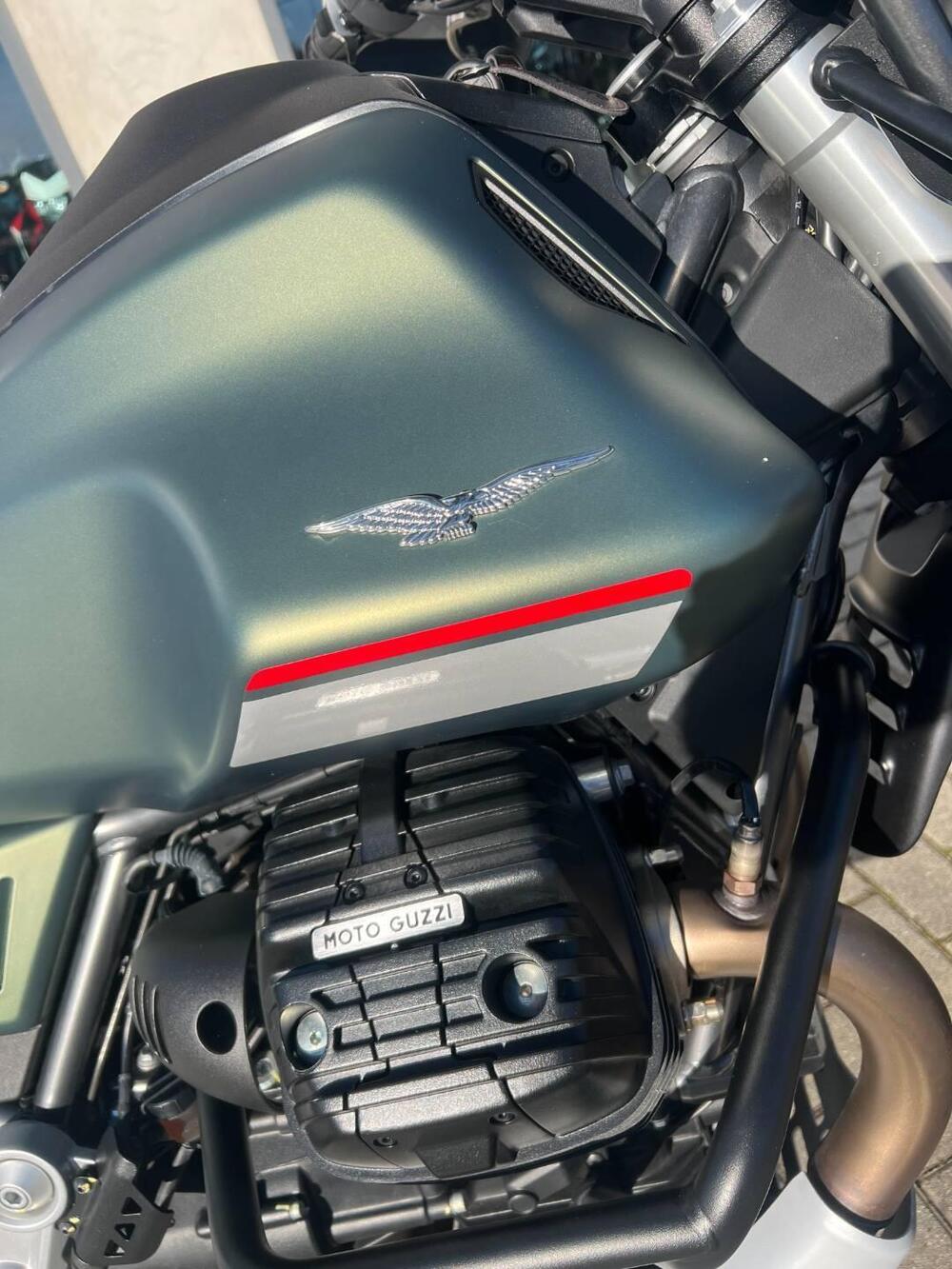 Moto Guzzi V85 TT (2021 - 23) (2)