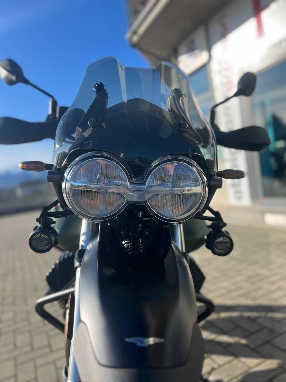 Moto Guzzi V85 TT (2021 - 23) (3)