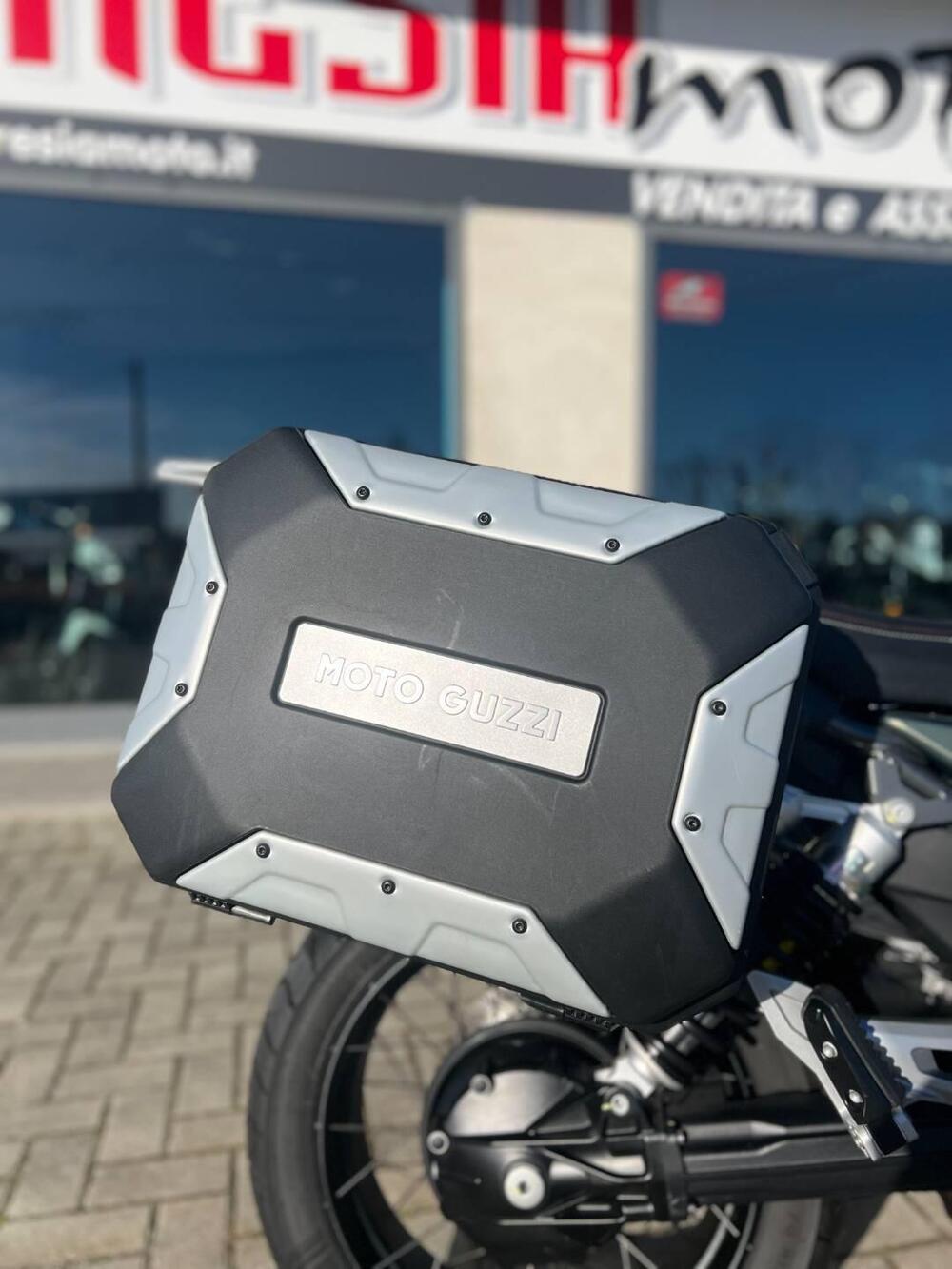 Moto Guzzi V85 TT (2021 - 23) (7)