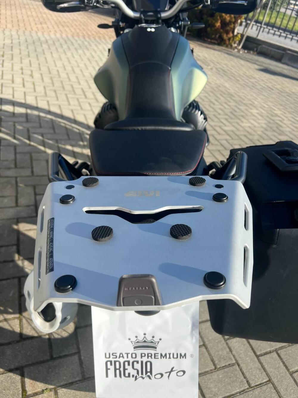 Moto Guzzi V85 TT (2021 - 23) (8)