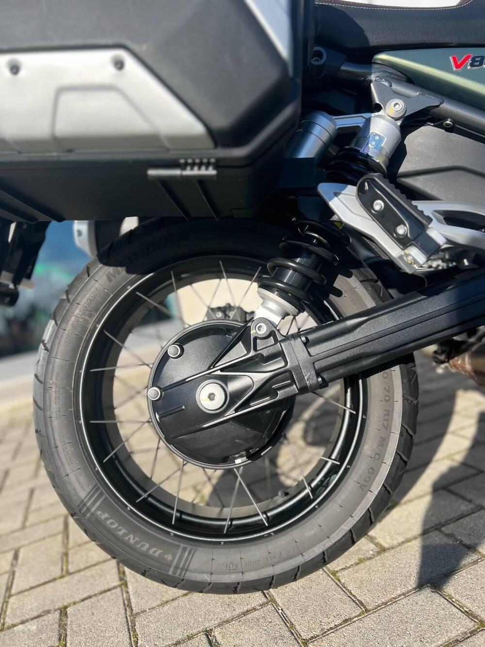 Moto Guzzi V85 TT (2021 - 23) (9)