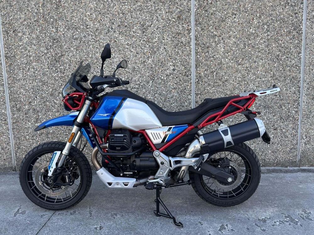 Moto Guzzi V85 TT Evocative Graphics (2021 - 23) (2)