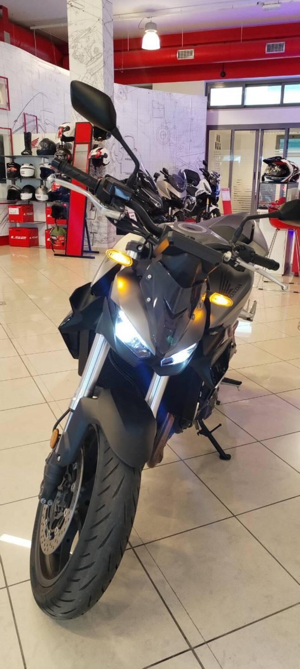 Honda CB 1000 Hornet (2025 - 26) (9)