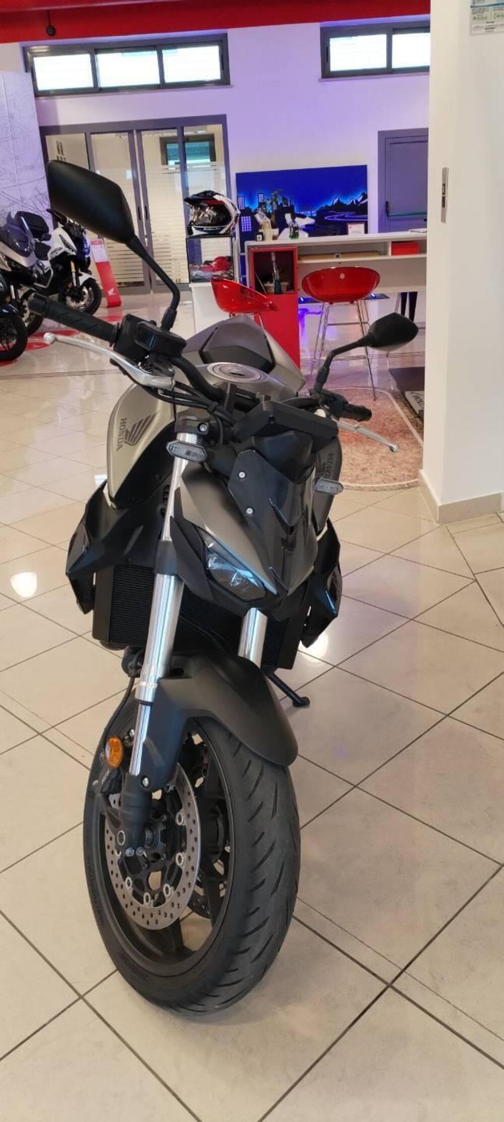 Honda CB 1000 Hornet (2025 - 26) (10)