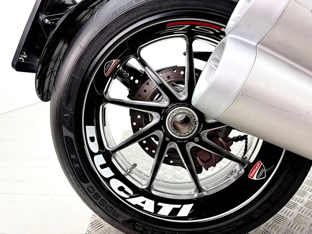 Ducati Diavel 1200 Carbon (2010 - 13) (7)