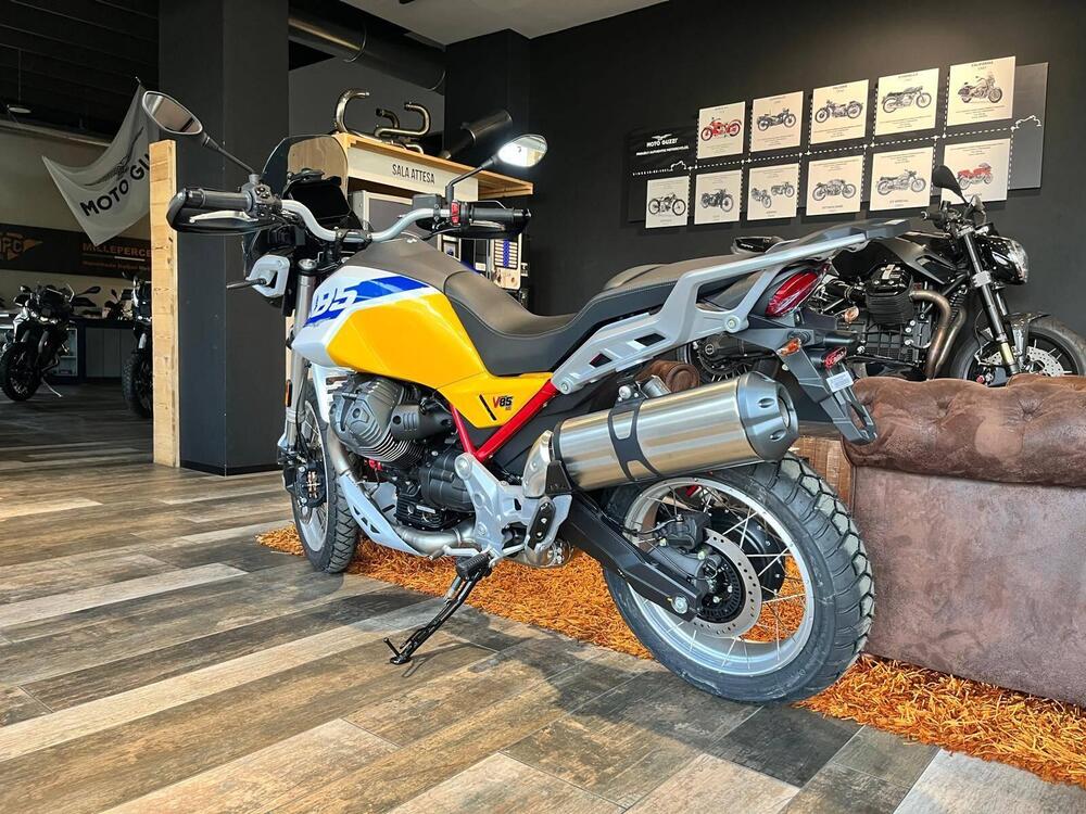 Moto Guzzi V85 TT (2024 - 26) (4)