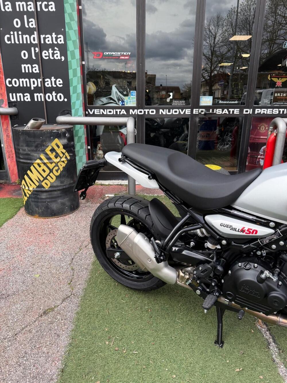 Royal Enfield Guerrilla 450 (2024 - 26) (9)