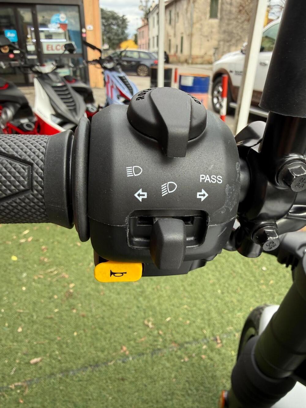 Royal Enfield Guerrilla 450 (2024 - 26) (16)