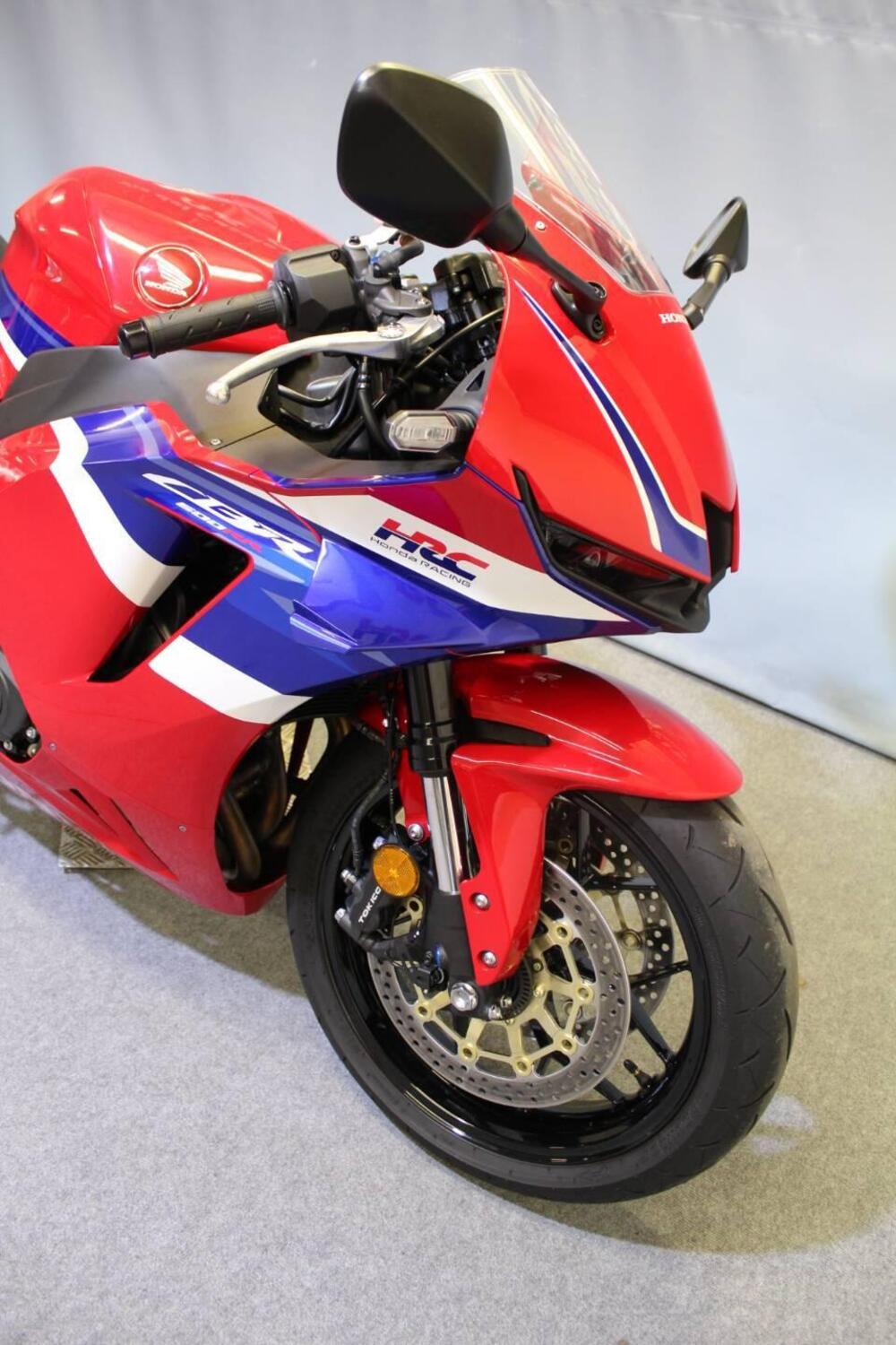 Honda CBR 600 RR (2024 - 26) (8)