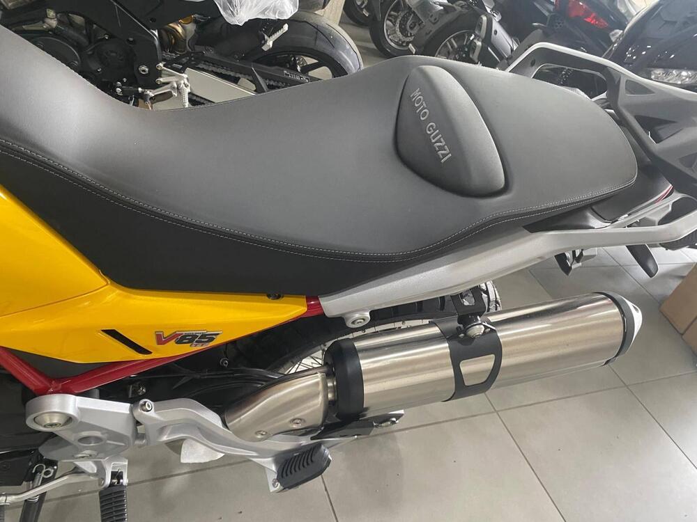 Moto Guzzi V85 TT (2024 - 26) (8)