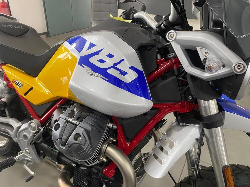 Moto Guzzi V85 TT (2024 - 26) (9)