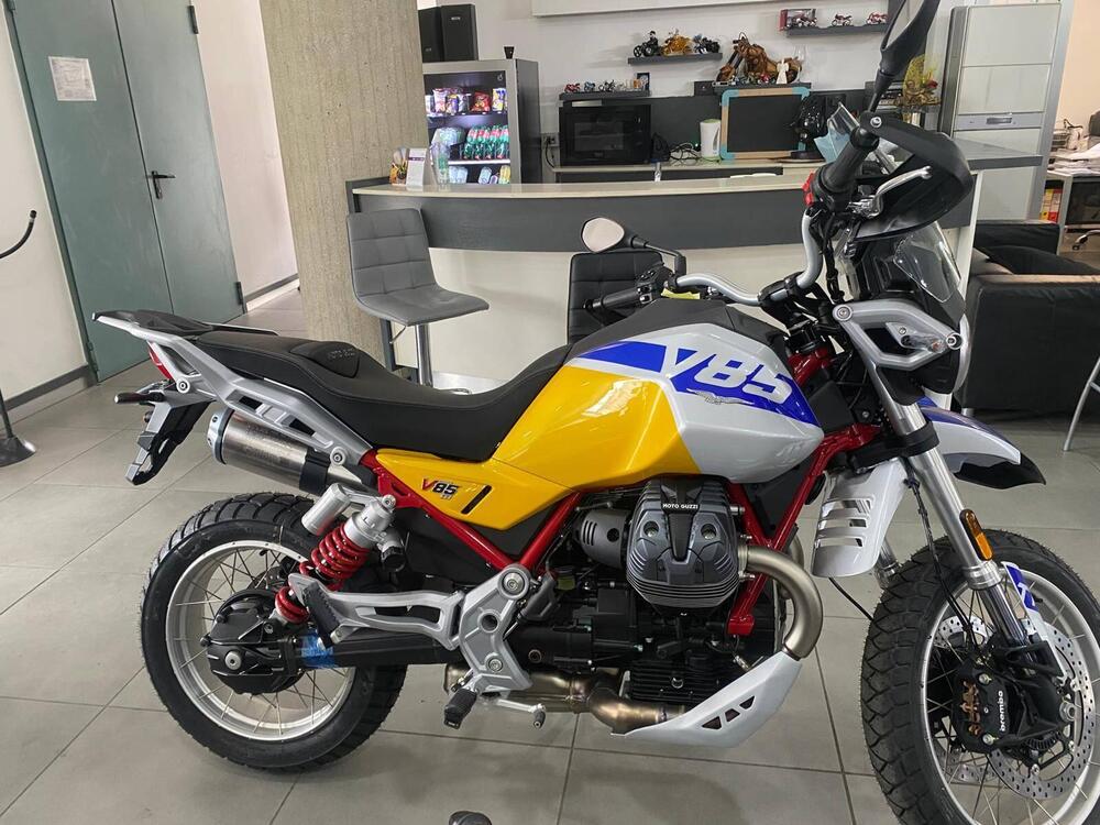 Moto Guzzi V85 TT (2024 - 26) (3)