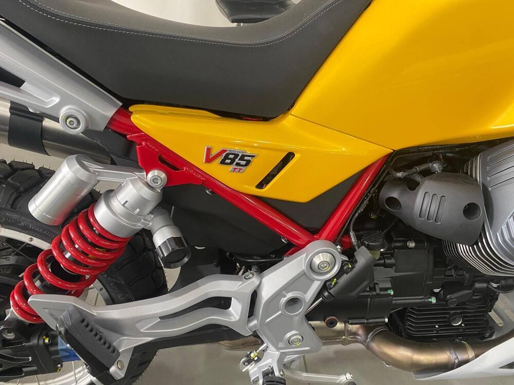 Moto Guzzi V85 TT (2024 - 26) (5)