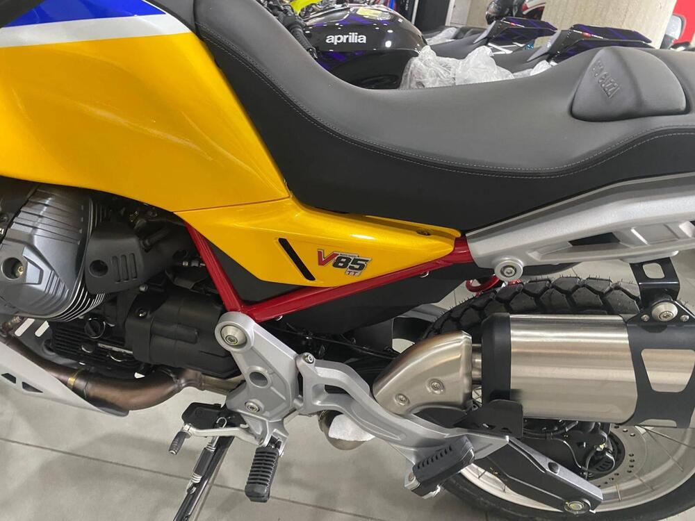 Moto Guzzi V85 TT (2024 - 26) (10)