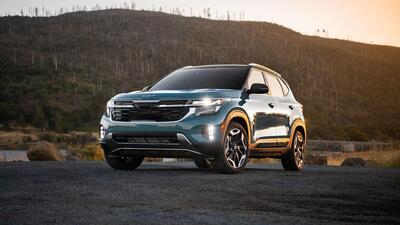 Kia Seltos 2027 debutta a New York: arriva per la prima volta la versione ibrida del SUV compatto