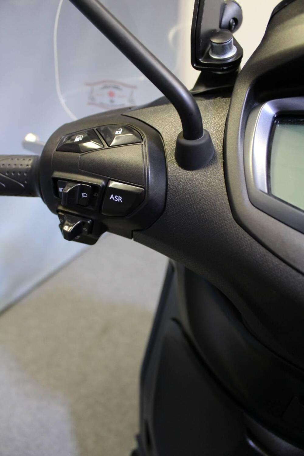 Piaggio Beverly 300 S ABS-ASR (2021 - 25) (9)