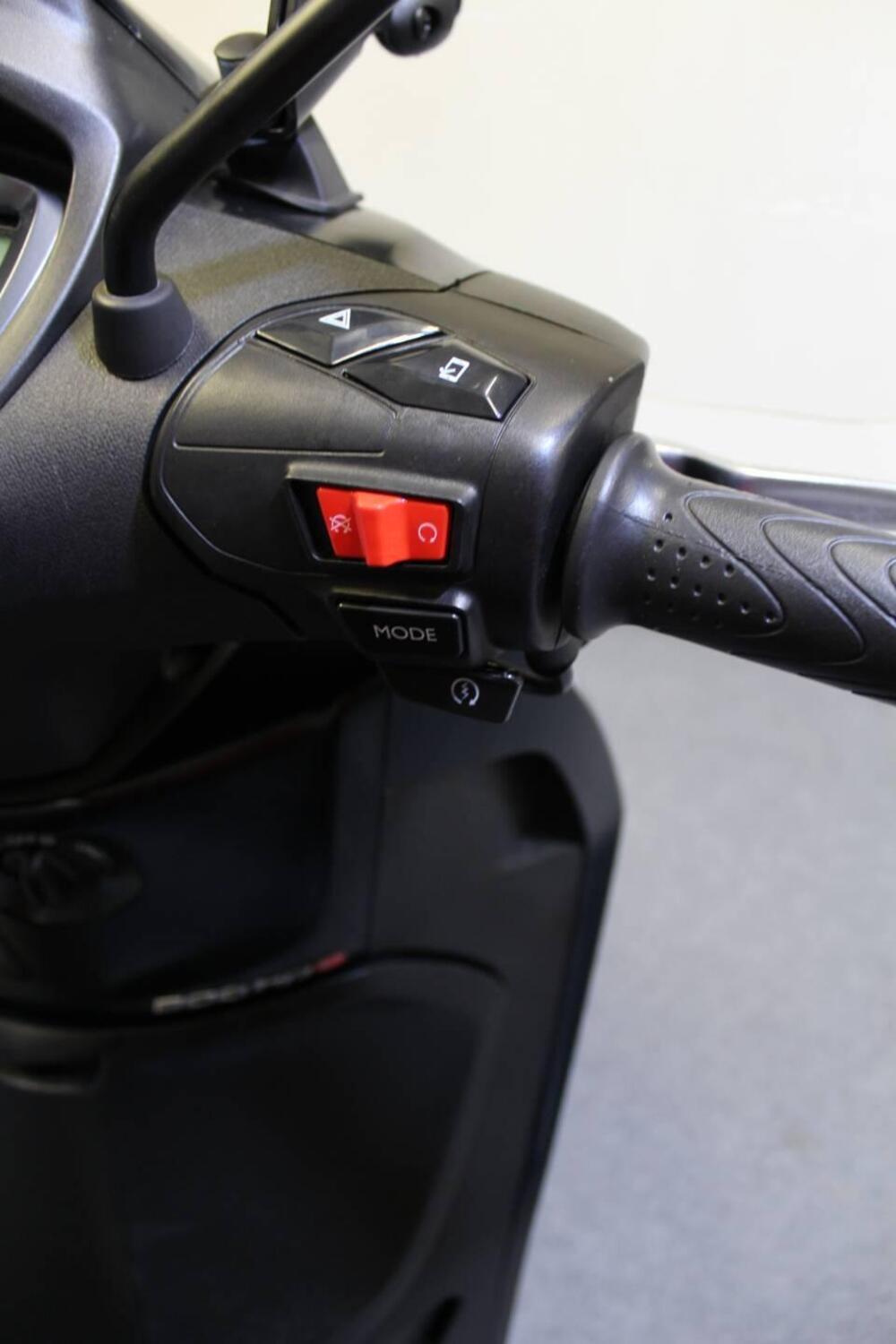 Piaggio Beverly 300 S ABS-ASR (2021 - 25) (10)