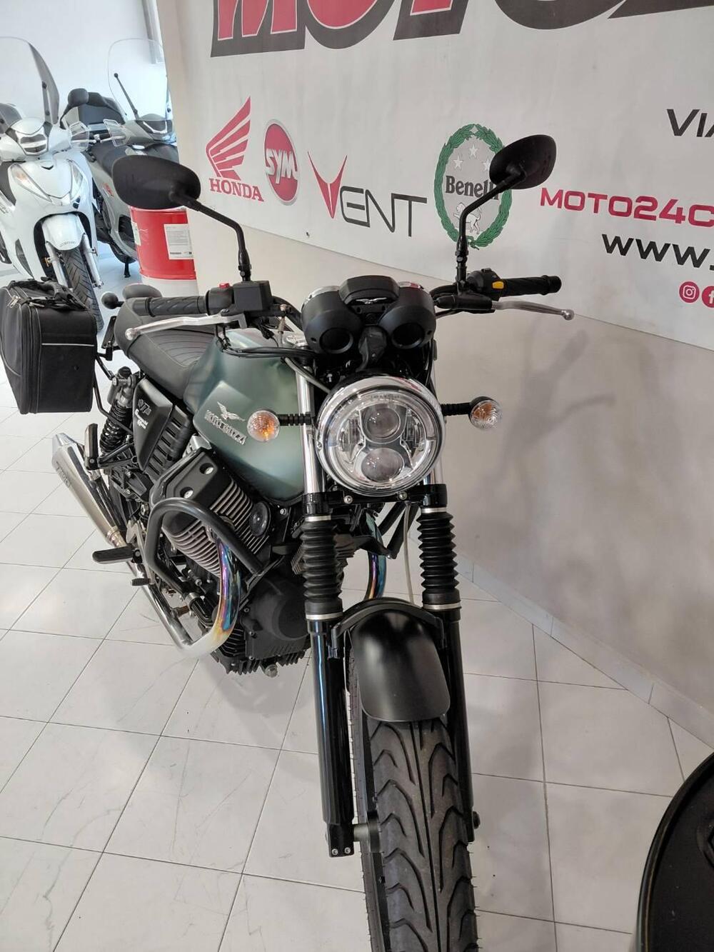 Moto Guzzi V7 Stone (2012 - 15) (2)
