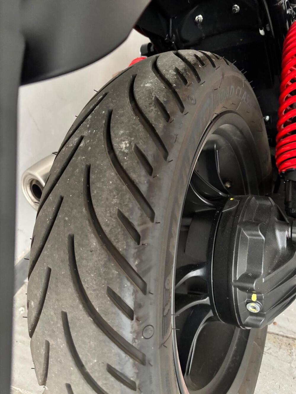 Moto Guzzi V7 Stone Ten (2024 - 25) (2)