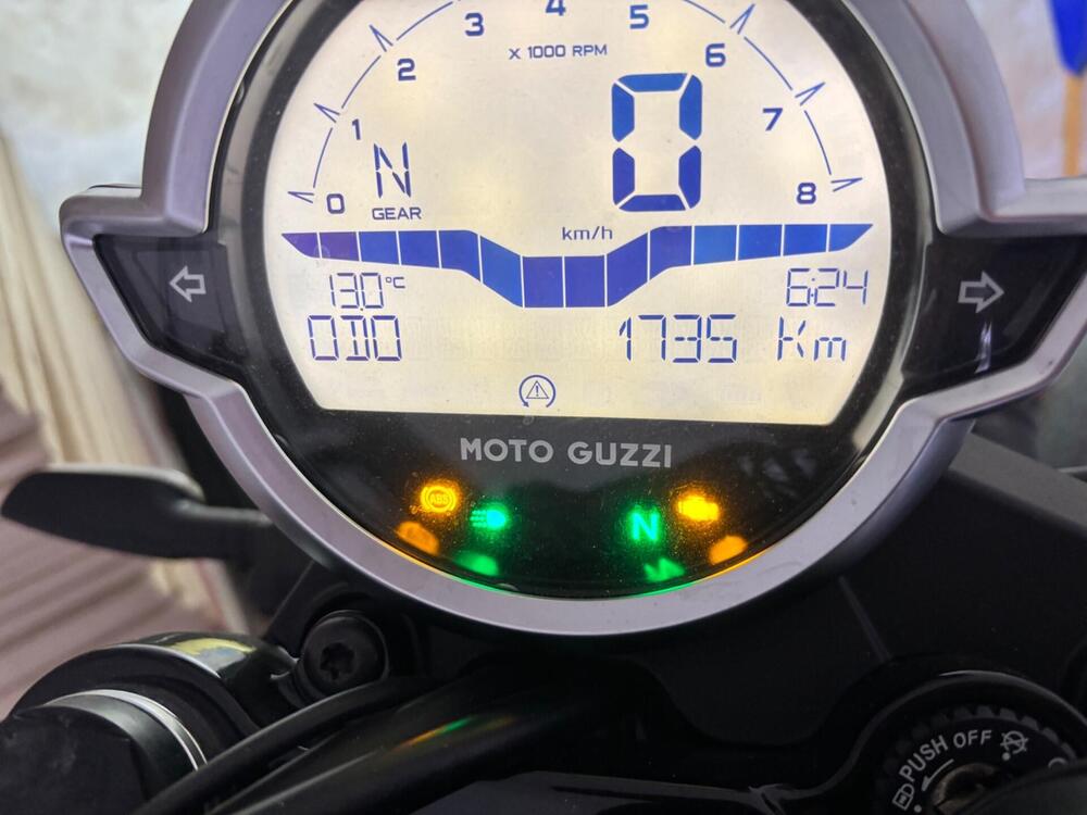 Moto Guzzi V7 Stone Ten (2024 - 25) (3)