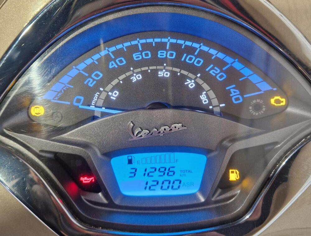 Vespa GTS 300 (2017 - 18) (5)