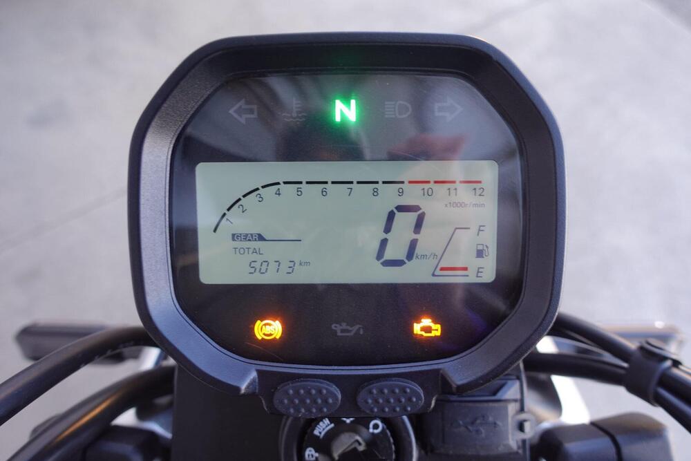 Voge Trofeo 300AC (2021 - 26) (4)