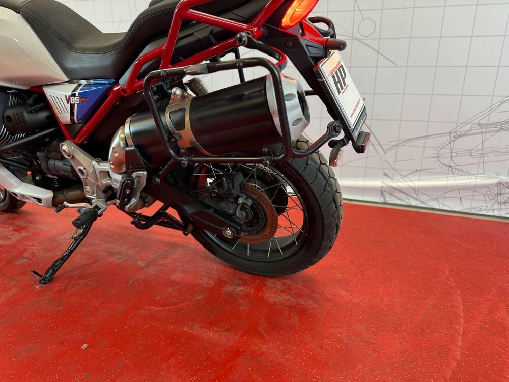 Moto Guzzi V85 TT (2021 - 23) (15)