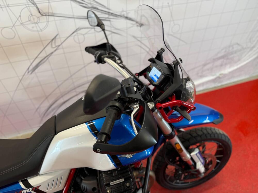 Moto Guzzi V85 TT (2021 - 23) (8)