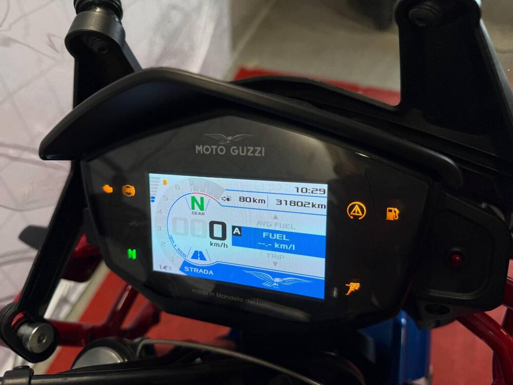 Moto Guzzi V85 TT (2021 - 23) (7)