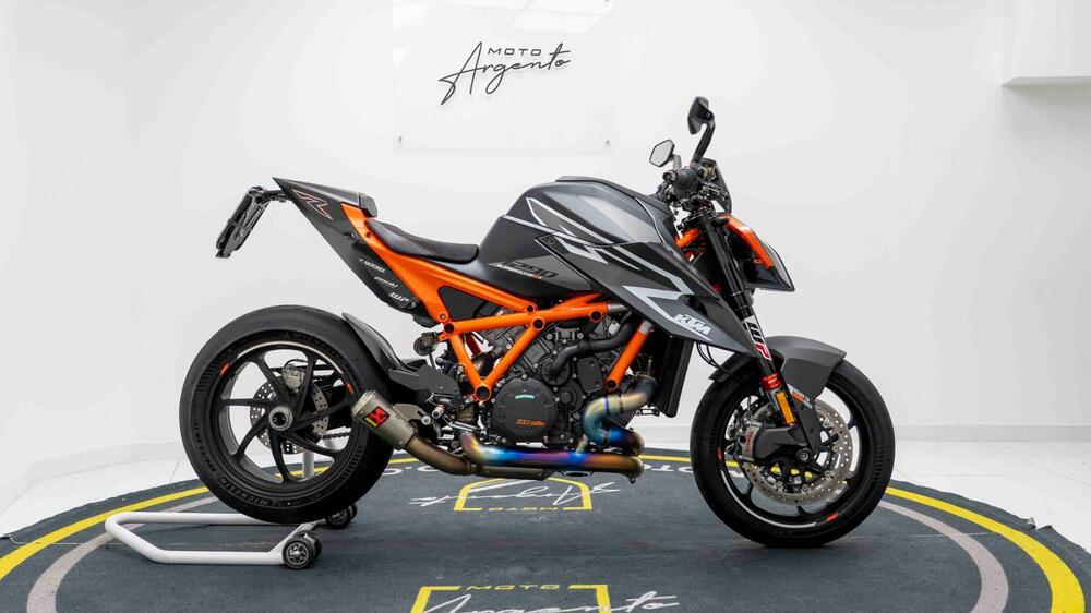 KTM 1290 Super Duke RR (2023) (2)