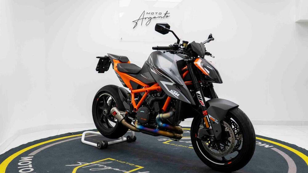 KTM 1290 Super Duke RR (2023) (9)