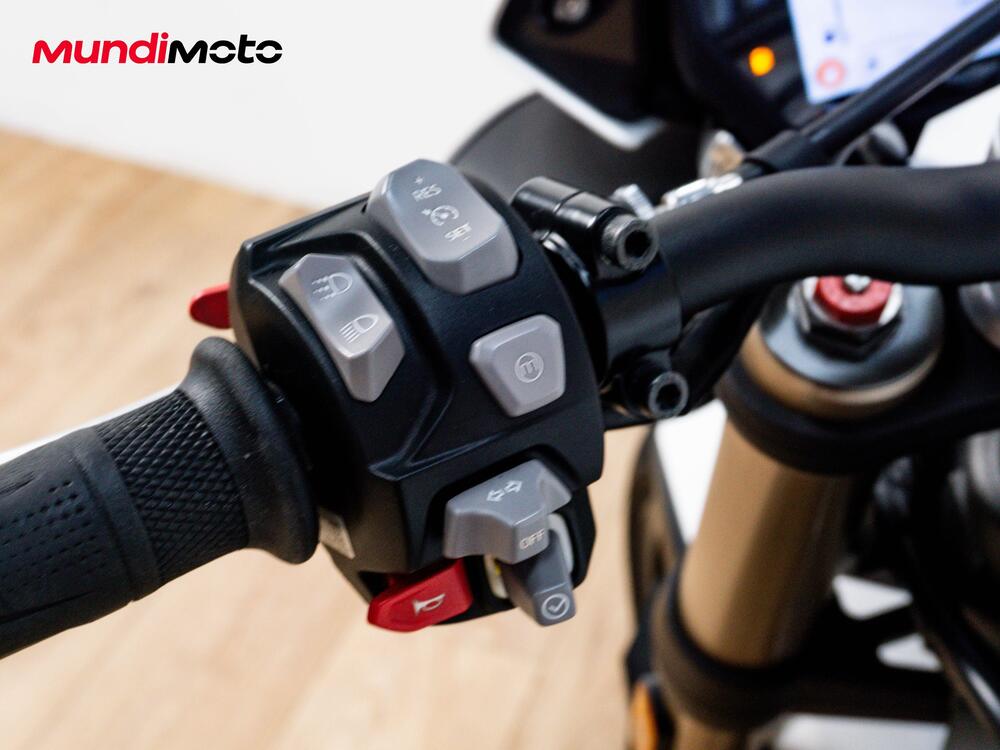 Triumph Speed Triple 1050 S ABS (2016 - 17) (17)