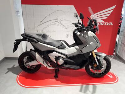 Honda X-ADV 750 (2025 - 26) usata