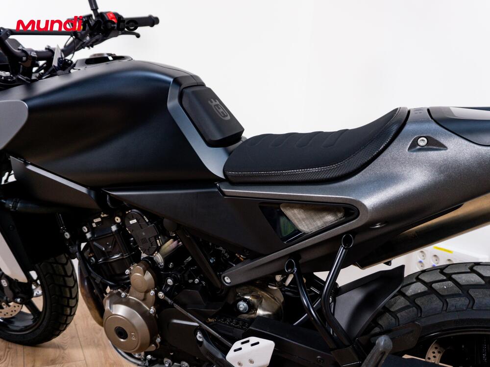 Husqvarna Svartpilen 801 (2024 - 26) (10)