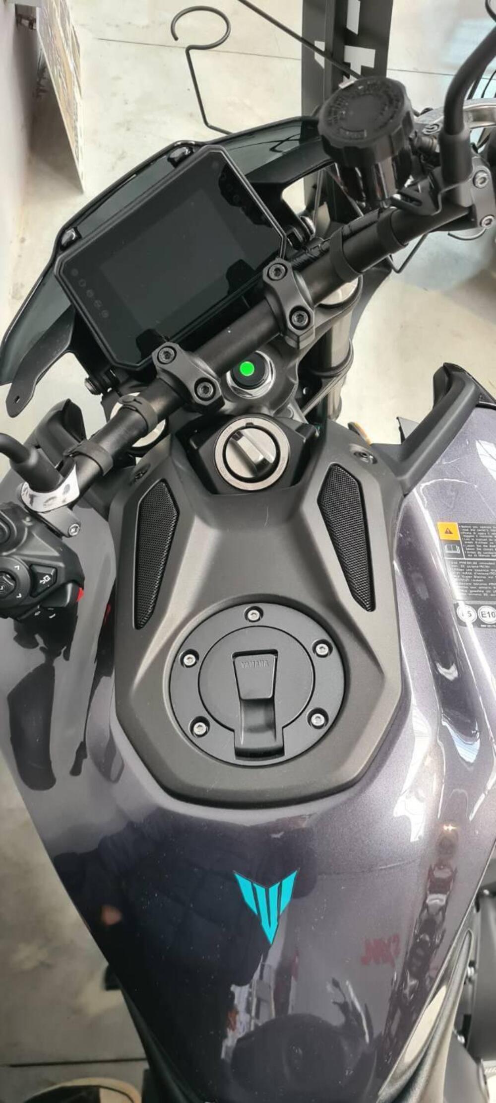 Yamaha MT-09 Y-AMT (2024 - 26) (2)