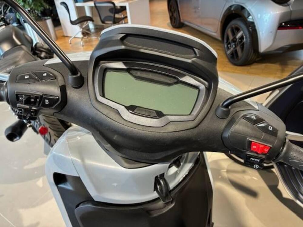 Piaggio Beverly 310 S (2025 - 26) (4)