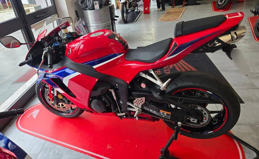 Honda CBR 600 RR (2024 - 26) (3)