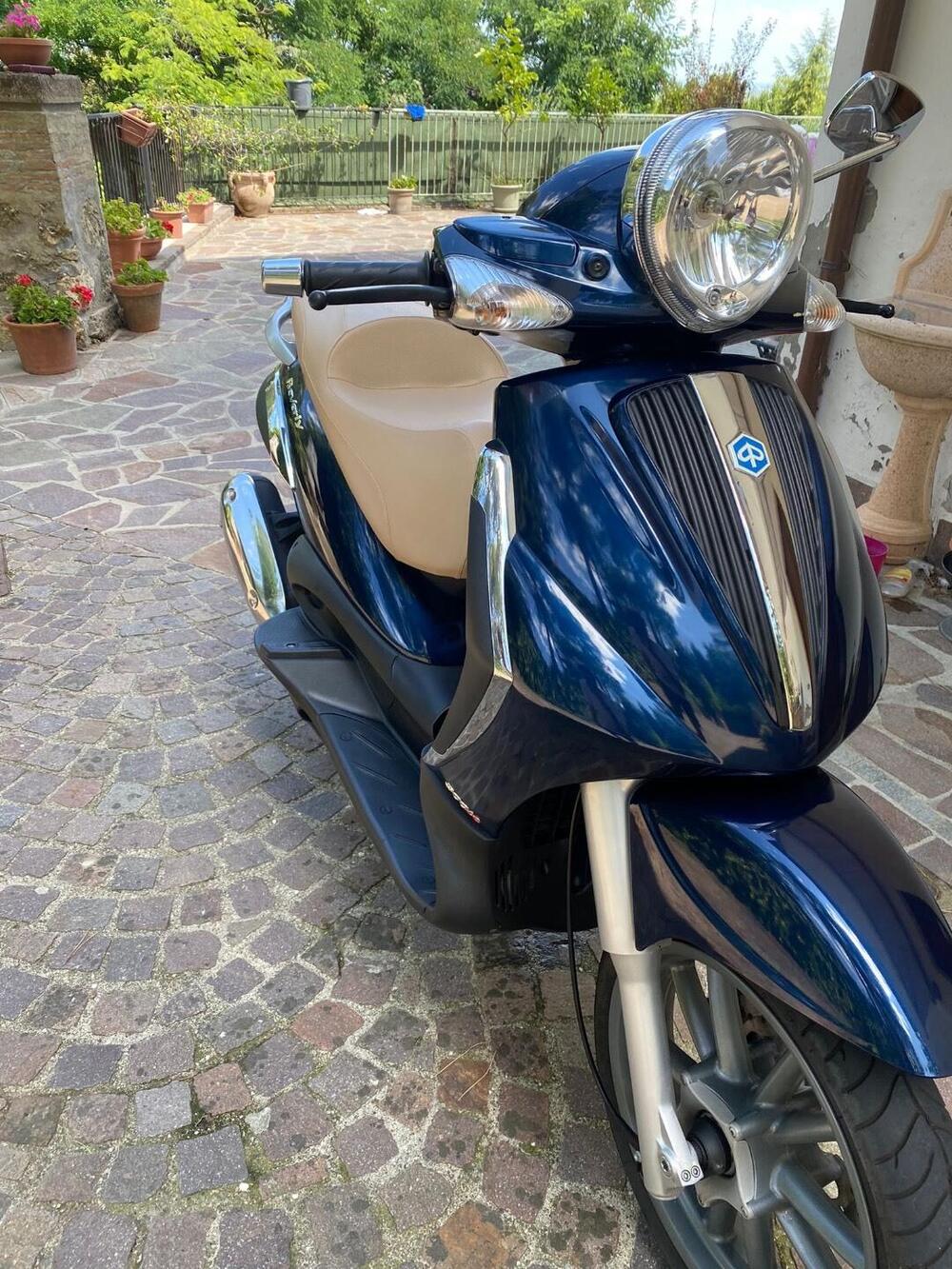 Piaggio Beverly 300 i.e. (2010 - 16) (2)