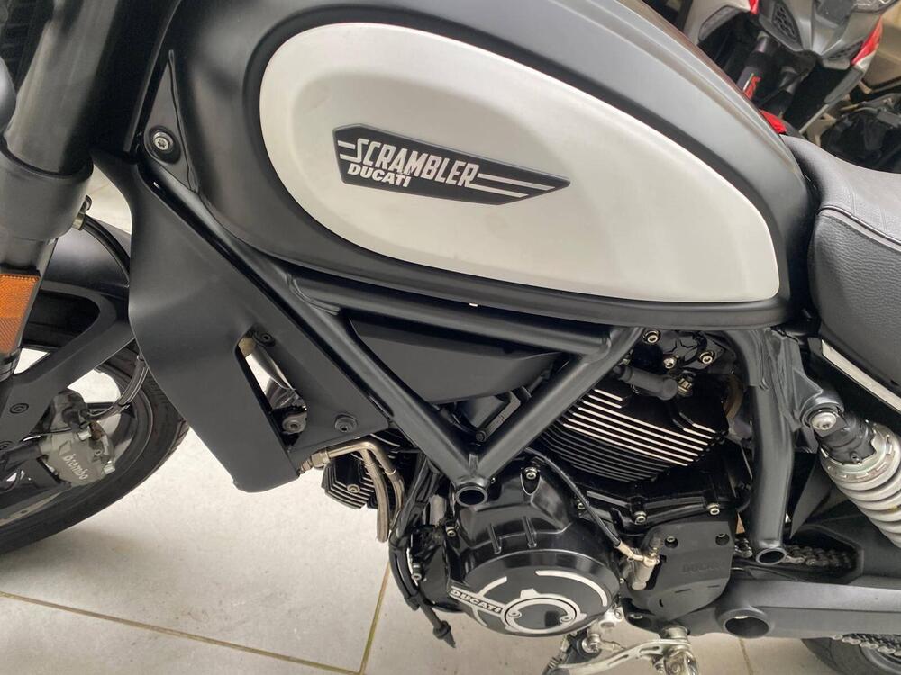Ducati Scrambler 800 Icon Dark (2021 - 22) (4)