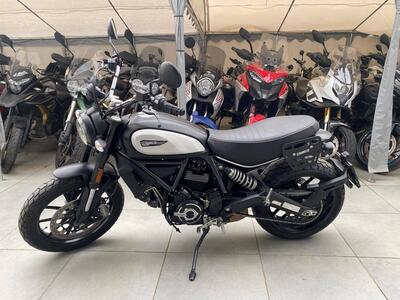 Ducati Scrambler 800 Icon Dark (2021 - 22) usata