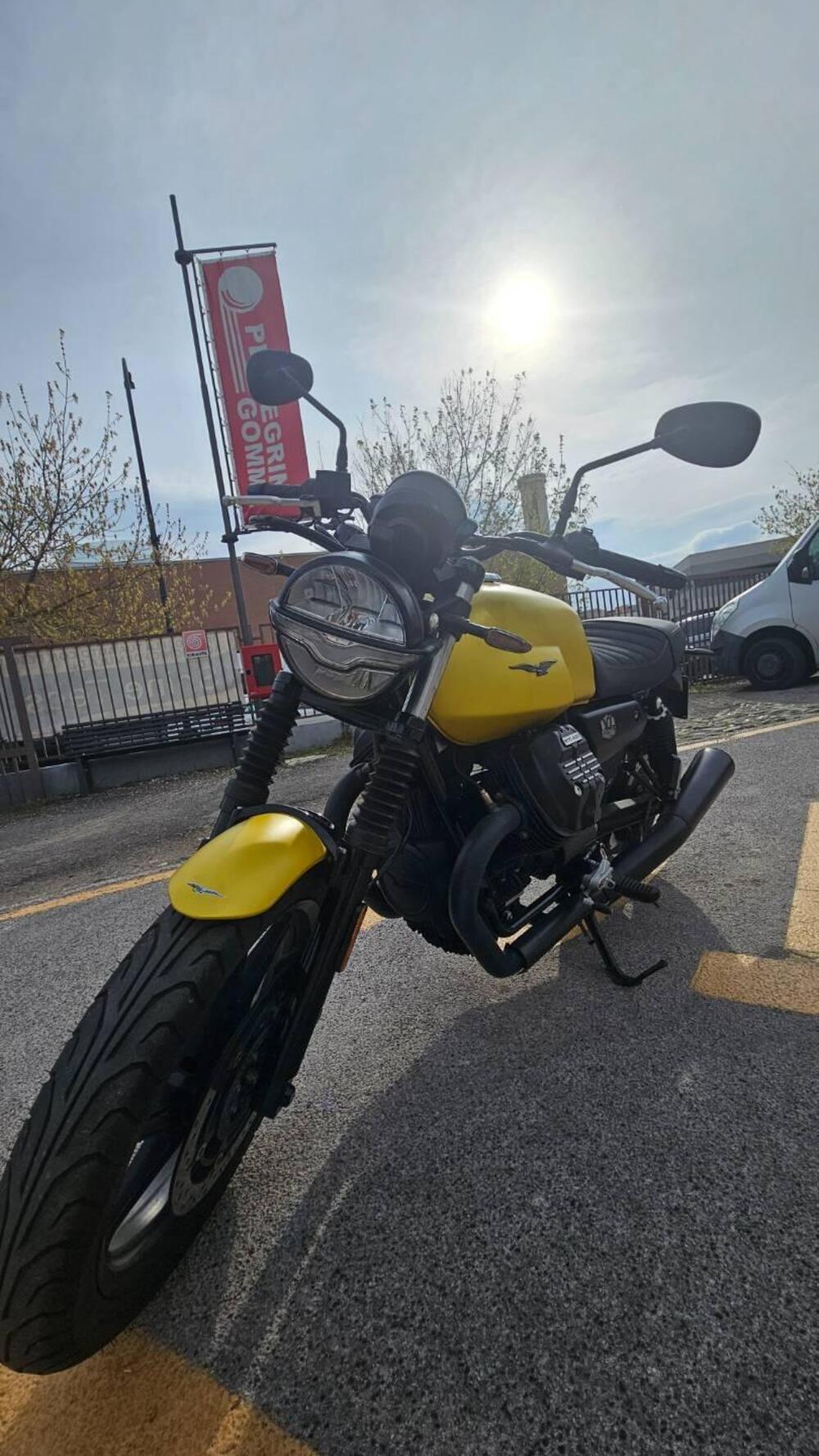 Moto Guzzi V7 Stone (2021 - 24)