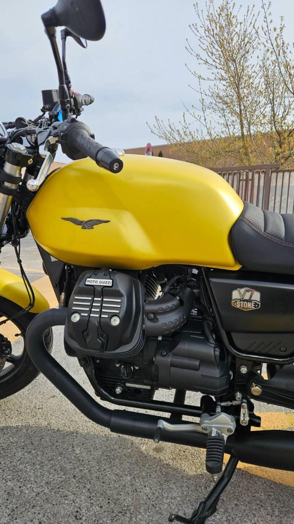 Moto Guzzi V7 Stone (2021 - 24) (7)