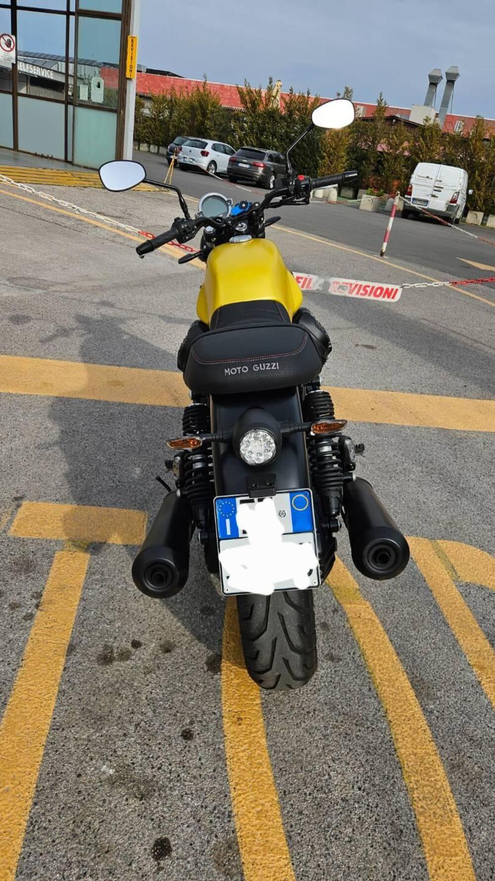 Moto Guzzi V7 Stone (2021 - 24) (8)