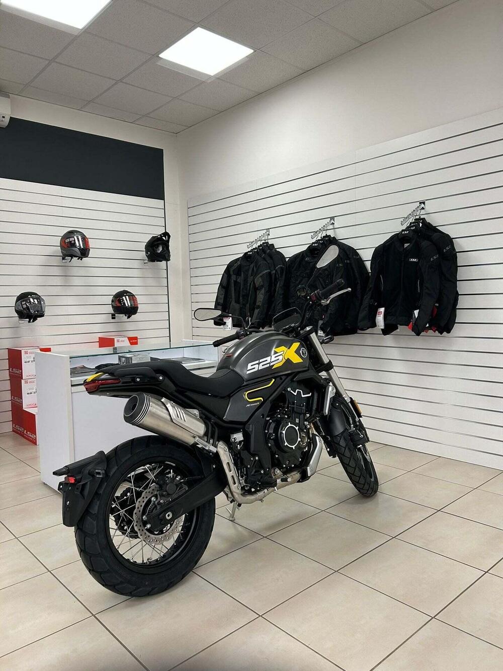 Voge Trofeo 500AC (2022 - 26) (2)