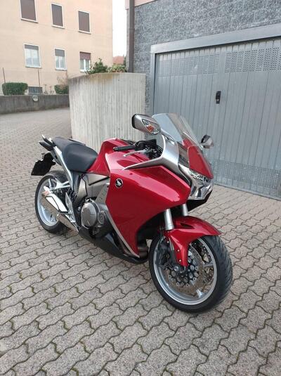 Honda VFR 1200 F ABS (2009 - 16) usata