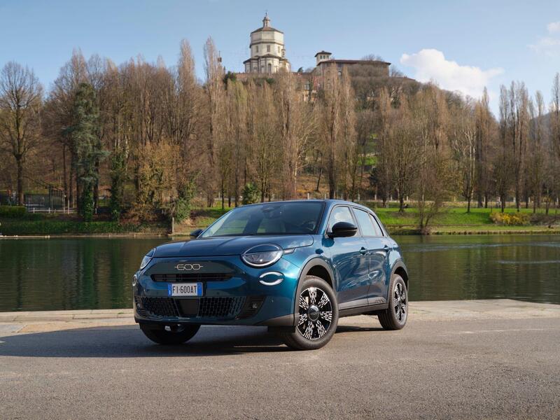 Fiat 600: arriva il Turbo 100 con cambio manuale | Prezzi e caratteristiche 