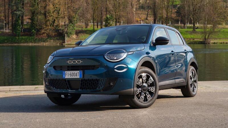 Fiat 600: arriva il Turbo 100 con cambio manuale | Prezzi e caratteristiche 
